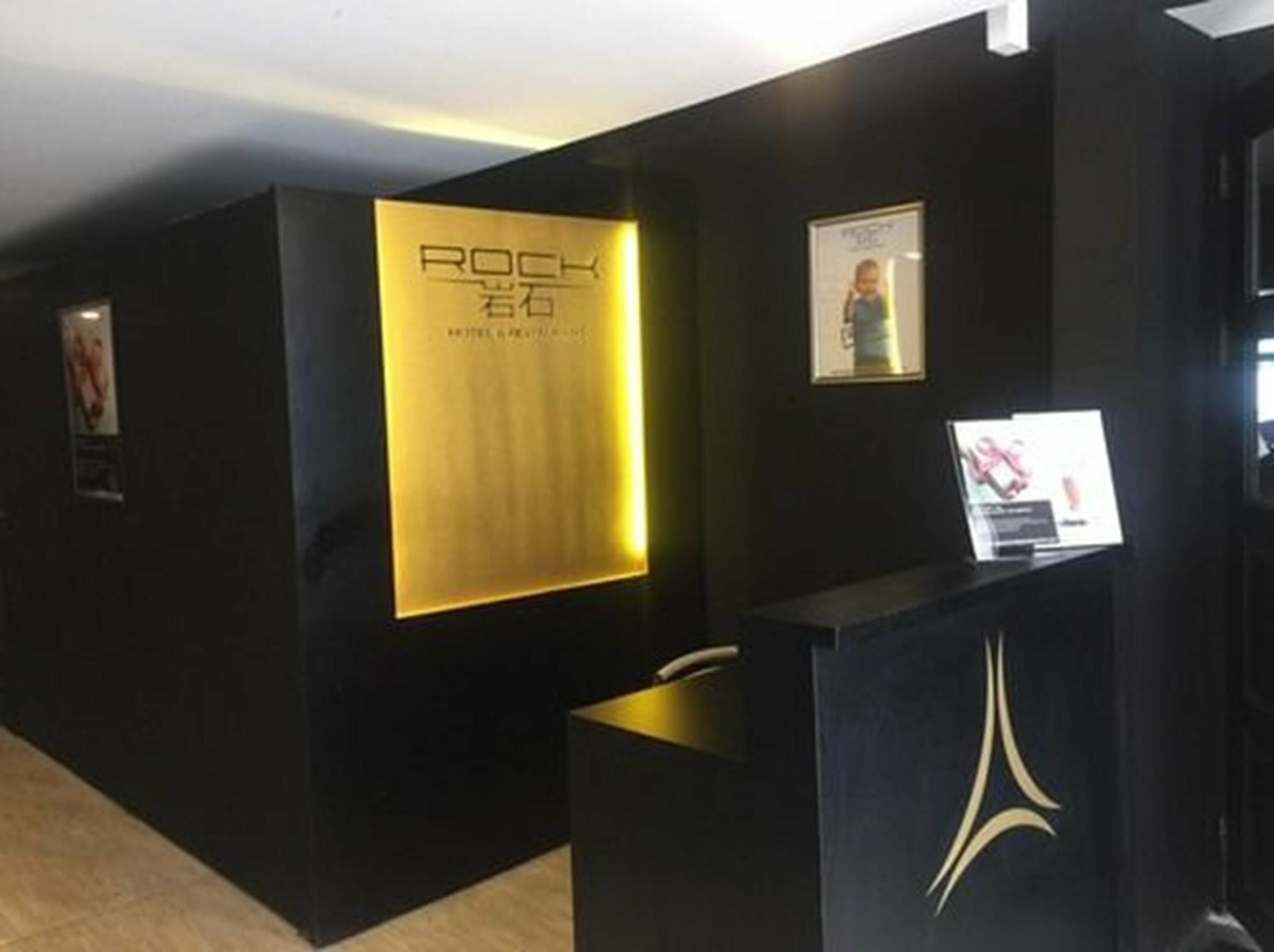 Rock Hotel Банкок Екстериор снимка